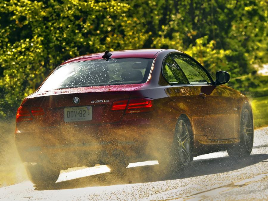  BMW 335is Coupe 2010 года  (US) (фото 3 из 16)